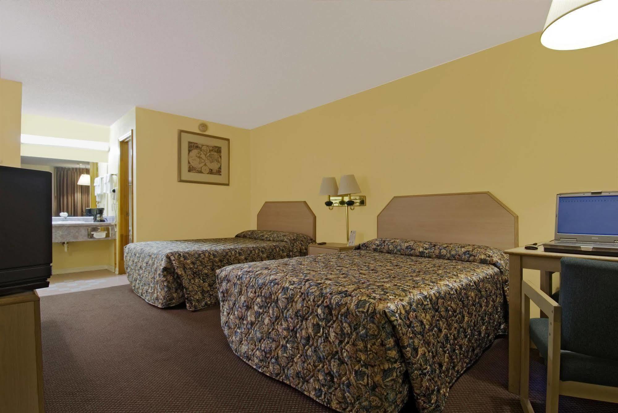 Cabarrus Inn Concord Bagian luar foto